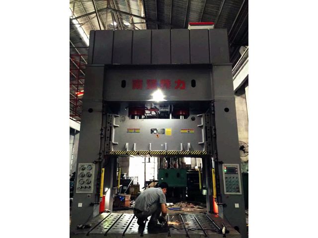 1500T框架液压机